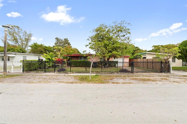 view of front facade with a fenced front yard