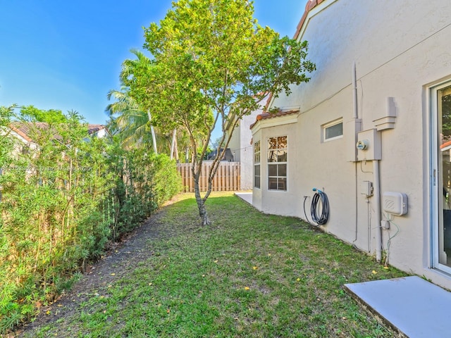 view of yard featuring a fenced backyard