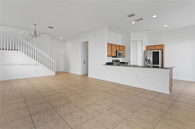 kitchen with visible vents, dark countertops, open floor plan, recessed lighting, and appliances with stainless steel finishes