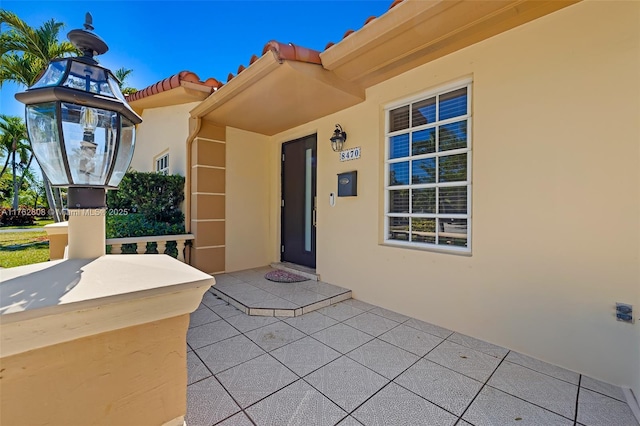 view of exterior entry with stucco siding