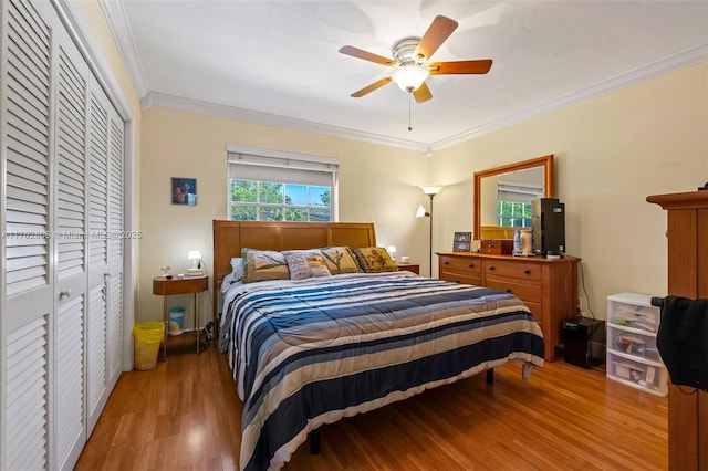 bedroom featuring a ceiling fan, wood finished floors, and crown molding