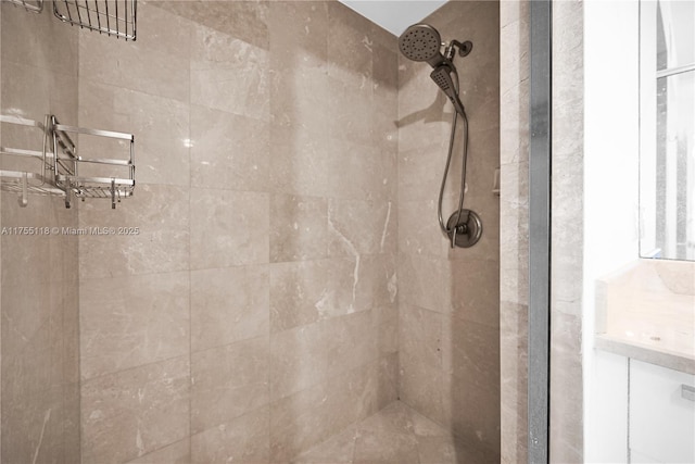 bathroom featuring tiled shower