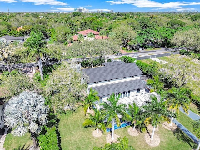 birds eye view of property featuring a wooded view