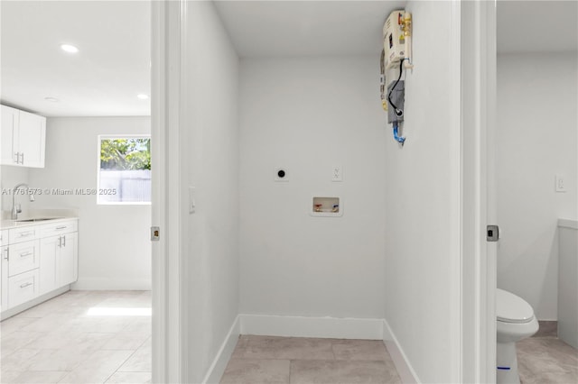 laundry room featuring laundry area, hookup for a washing machine, hookup for an electric dryer, a sink, and baseboards