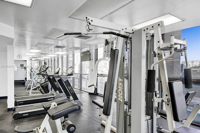 exercise room featuring visible vents