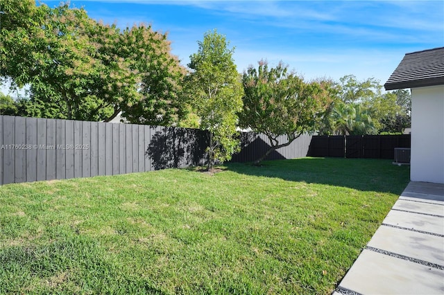 view of yard featuring a fenced backyard