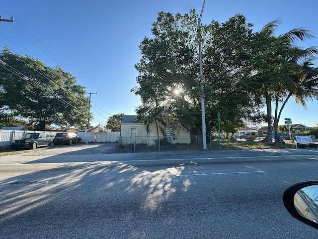 141 SE 8th Ave, Hialeah, FL 33010 - view of front facade featuring fence