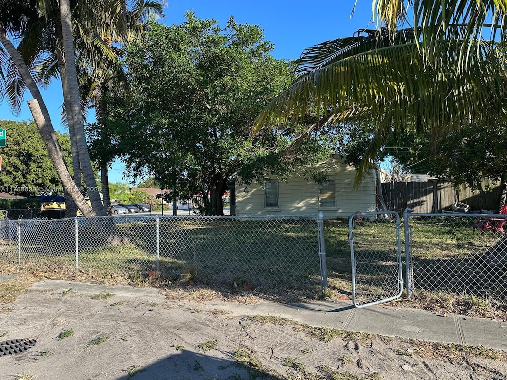 exterior space featuring fence private yard