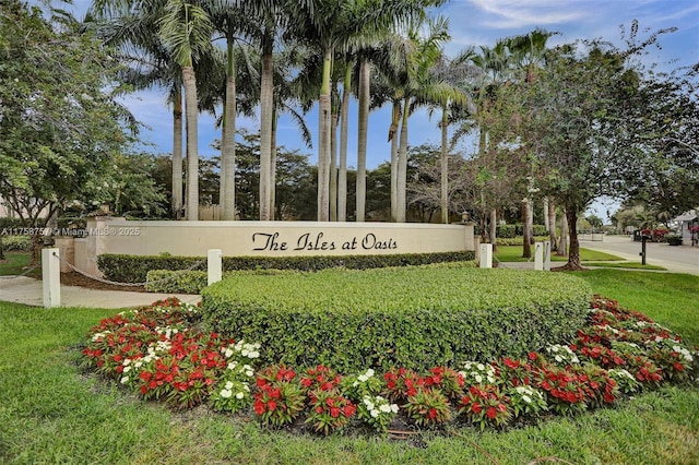 community / neighborhood sign featuring a lawn