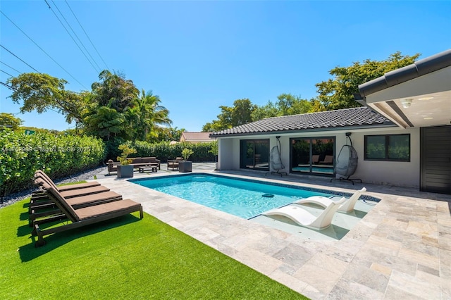 view of pool featuring a fenced in pool, an outdoor hangout area, a lawn, and a patio