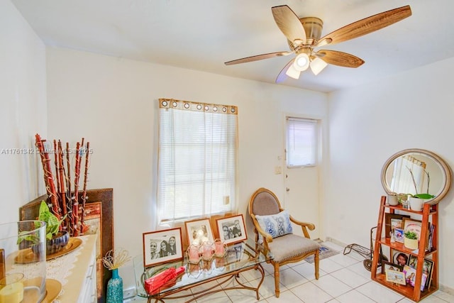 sitting room with ceiling fan