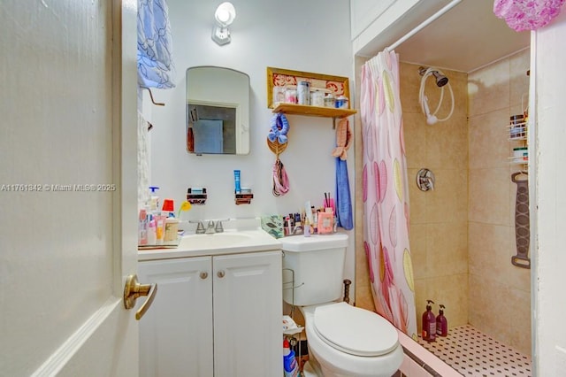 full bathroom featuring a tile shower, toilet, and vanity