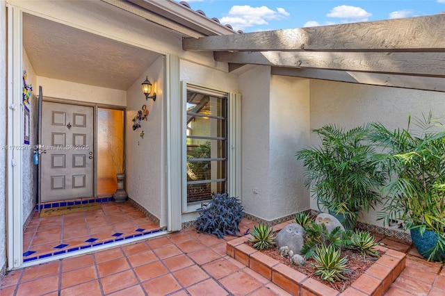 property entrance featuring stucco siding