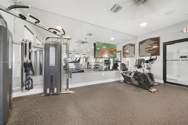 workout area with recessed lighting, visible vents, ceiling fan, and baseboards