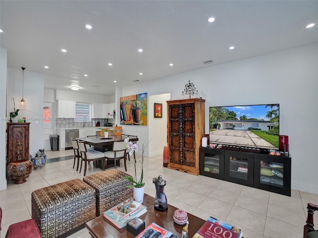 living room with light tile patterned flooring, recessed lighting, visible vents, and baseboards