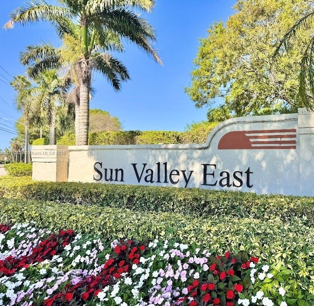 view of community / neighborhood sign