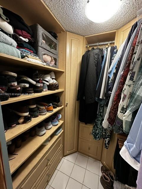 walk in closet featuring light tile patterned floors