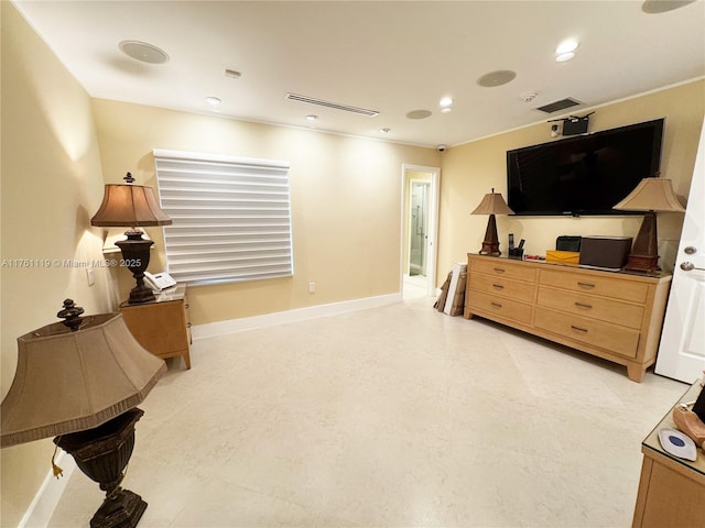 living area featuring visible vents, recessed lighting, and baseboards