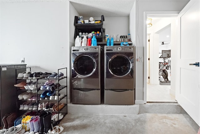 clothes washing area with ceiling fan, a textured ceiling, washing machine and dryer, and laundry area