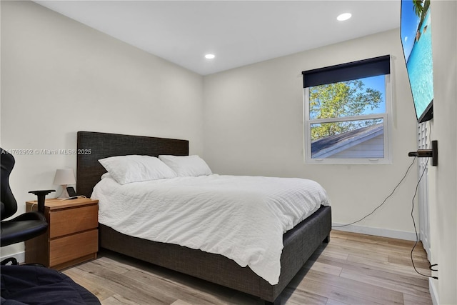 bedroom featuring light wood-style flooring, recessed lighting, and baseboards