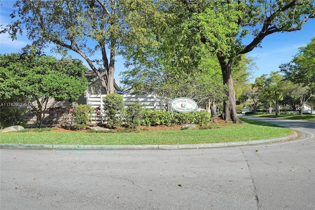 view of community / neighborhood sign