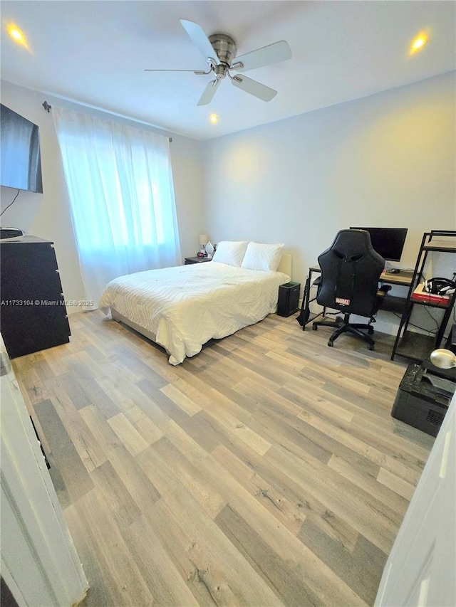 bedroom featuring light wood-style floors and ceiling fan