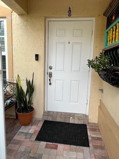 view of exterior entry with stucco siding