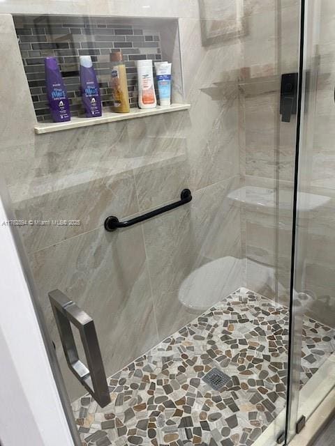 full bathroom featuring a stall shower