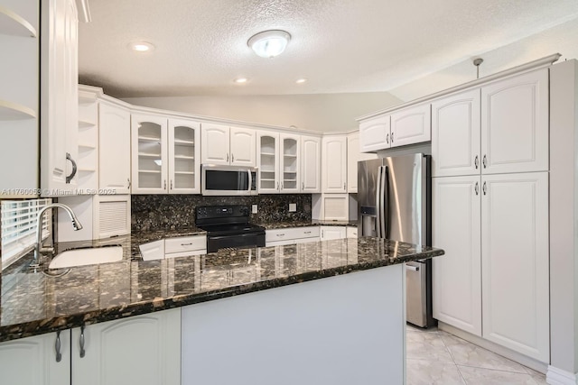 kitchen with a sink, open shelves, stainless steel appliances, a peninsula, and lofted ceiling