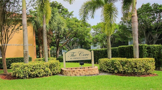 community sign with a lawn