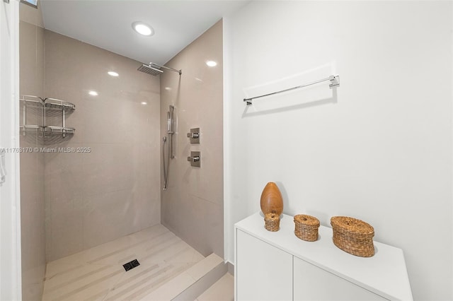 bathroom featuring tiled shower