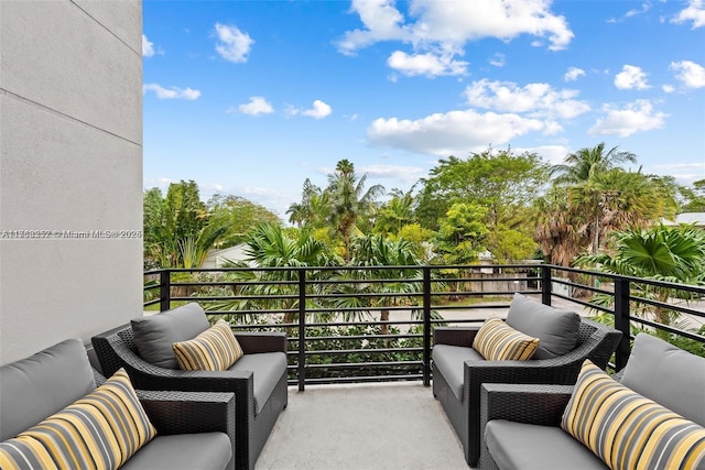 balcony featuring an outdoor hangout area