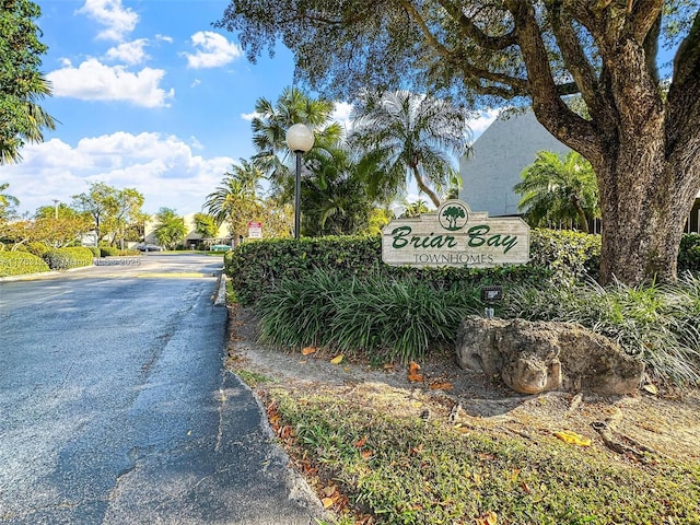 view of community / neighborhood sign