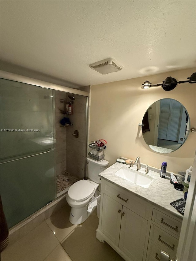 full bathroom with visible vents, toilet, a stall shower, a textured ceiling, and vanity