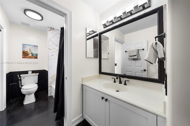 bathroom featuring vanity, shower / bath combo with shower curtain, visible vents, and toilet
