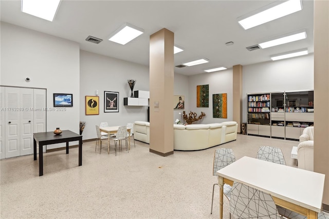 living room with visible vents and speckled floor