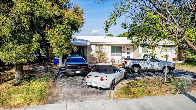 view of front of property featuring stucco siding