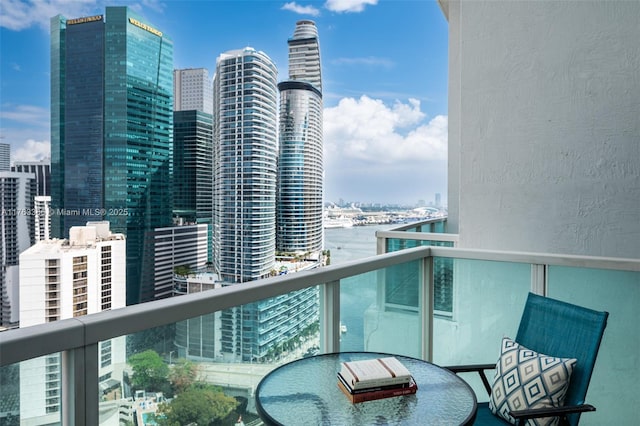 41 SE 5th St Unit 1815, Miami, FL 33131 - balcony featuring a city view and a water view