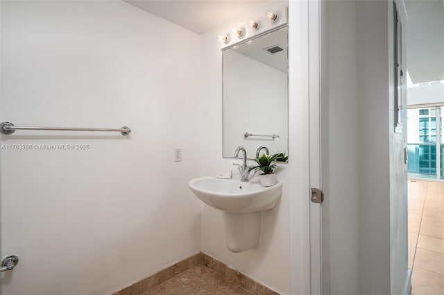 41 SE 5th St Unit 1815, Miami, FL 33131 - bathroom featuring tile patterned floors and baseboards