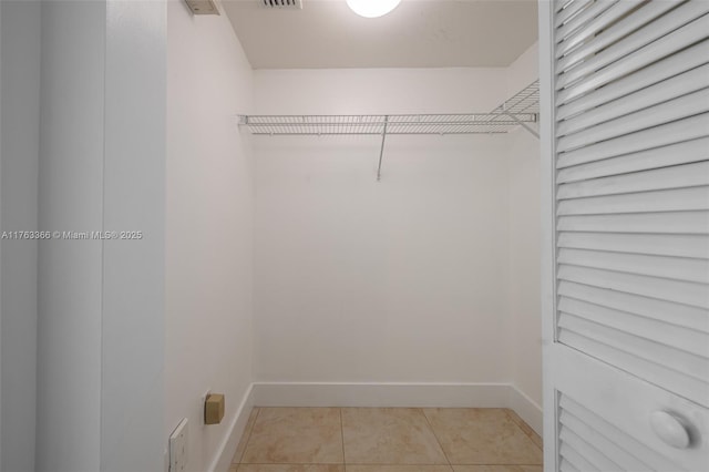 41 SE 5th St Unit 1815, Miami, FL 33131 - walk in closet featuring light tile patterned floors