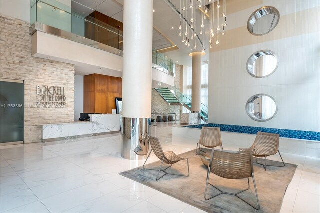 41 SE 5th St Unit 1815, Miami, FL 33131 - common area featuring a high ceiling