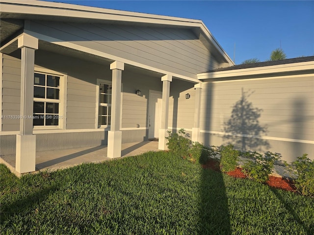 entrance to property featuring covered porch