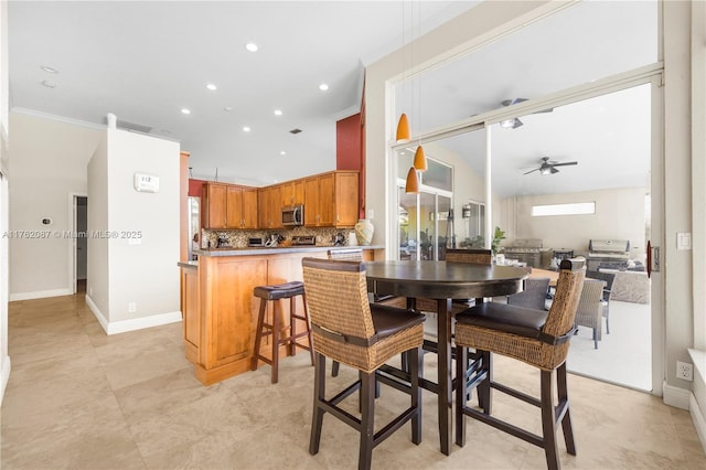 dining area with recessed lighting, baseboards, ceiling fan, and ornamental molding