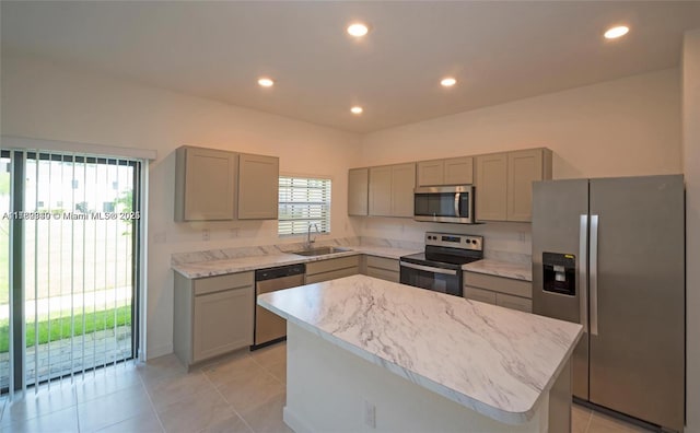 kitchen featuring a sink, recessed lighting, appliances with stainless steel finishes, and gray cabinetry