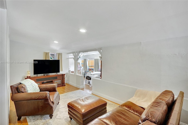 living area featuring recessed lighting, light wood-type flooring, and baseboards