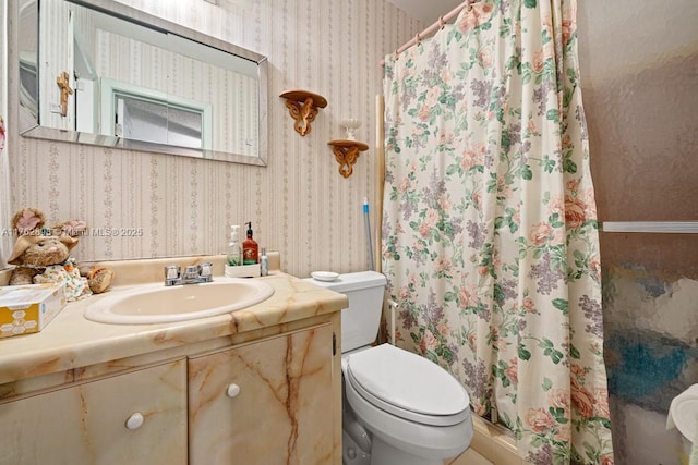 full bath with a shower with curtain, toilet, vanity, and wallpapered walls