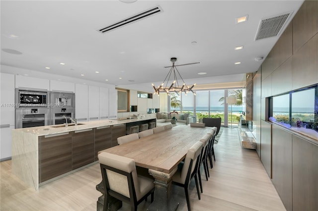 dining space featuring light wood-type flooring, visible vents, an inviting chandelier, and recessed lighting