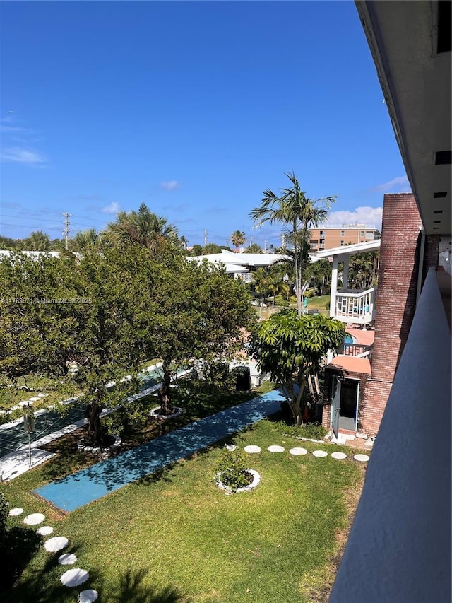 view of yard featuring a balcony