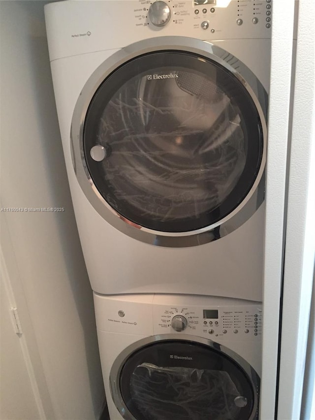 laundry area featuring laundry area and stacked washing maching and dryer