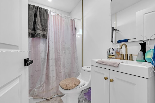 full bath with a shower with curtain, toilet, and vanity